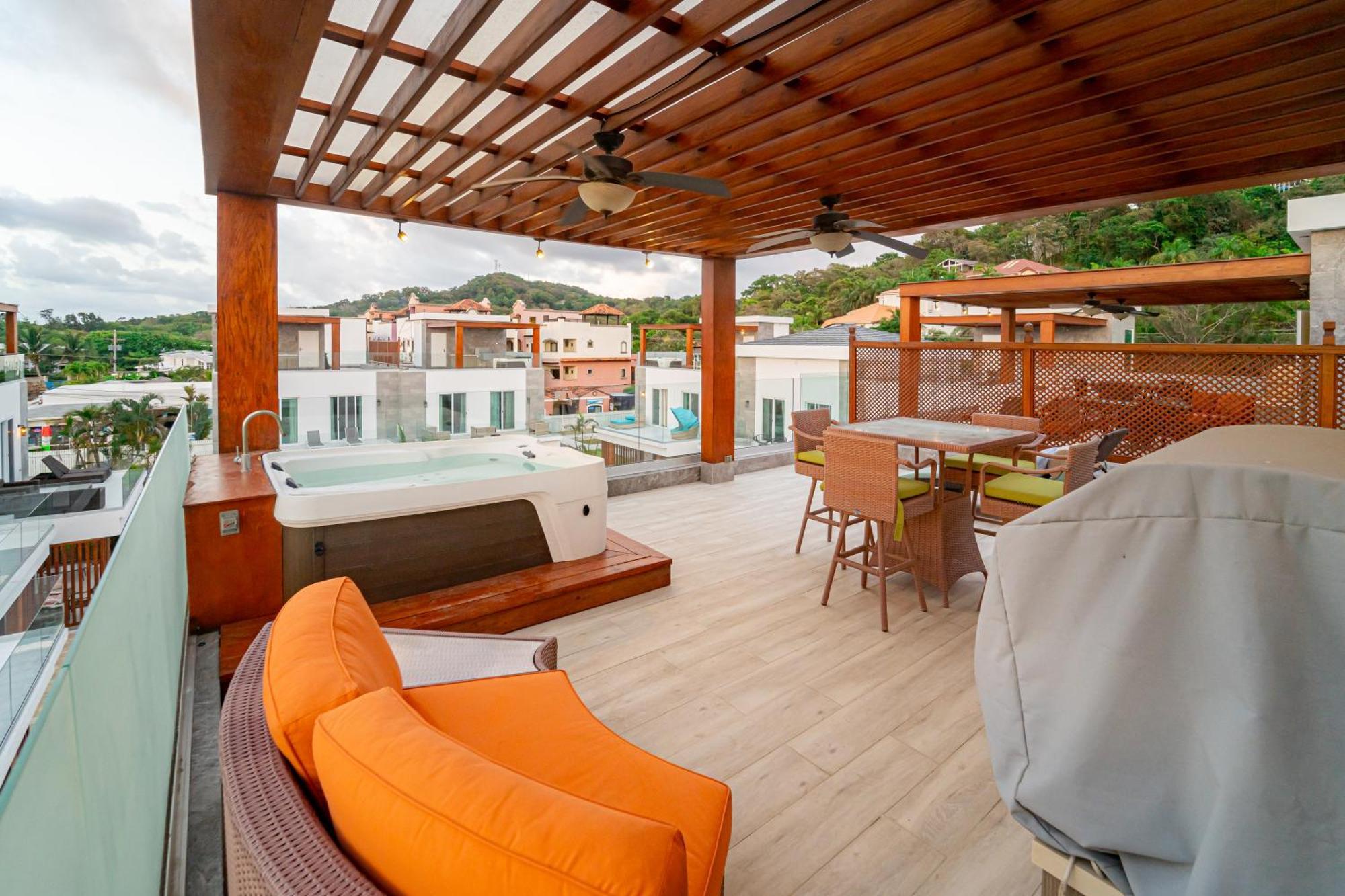 Ocean One Roatan Villa West Bay Exterior photo